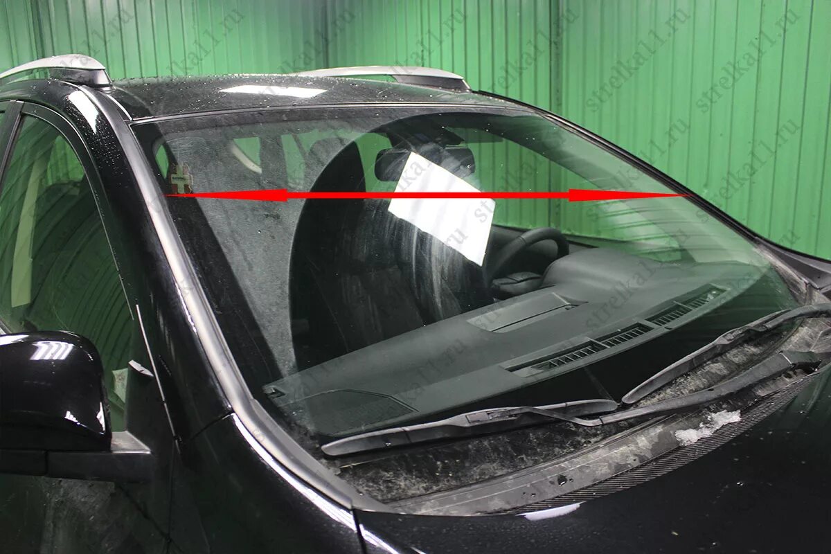 Водостоки на лобовое стекло на рав 4 2020г. Замена стекол тойота рав 4. Дефлектор обдува лобового стекла рав 4. На лансере над лобовым. Лобовое стекло toyota rav4 xa50.