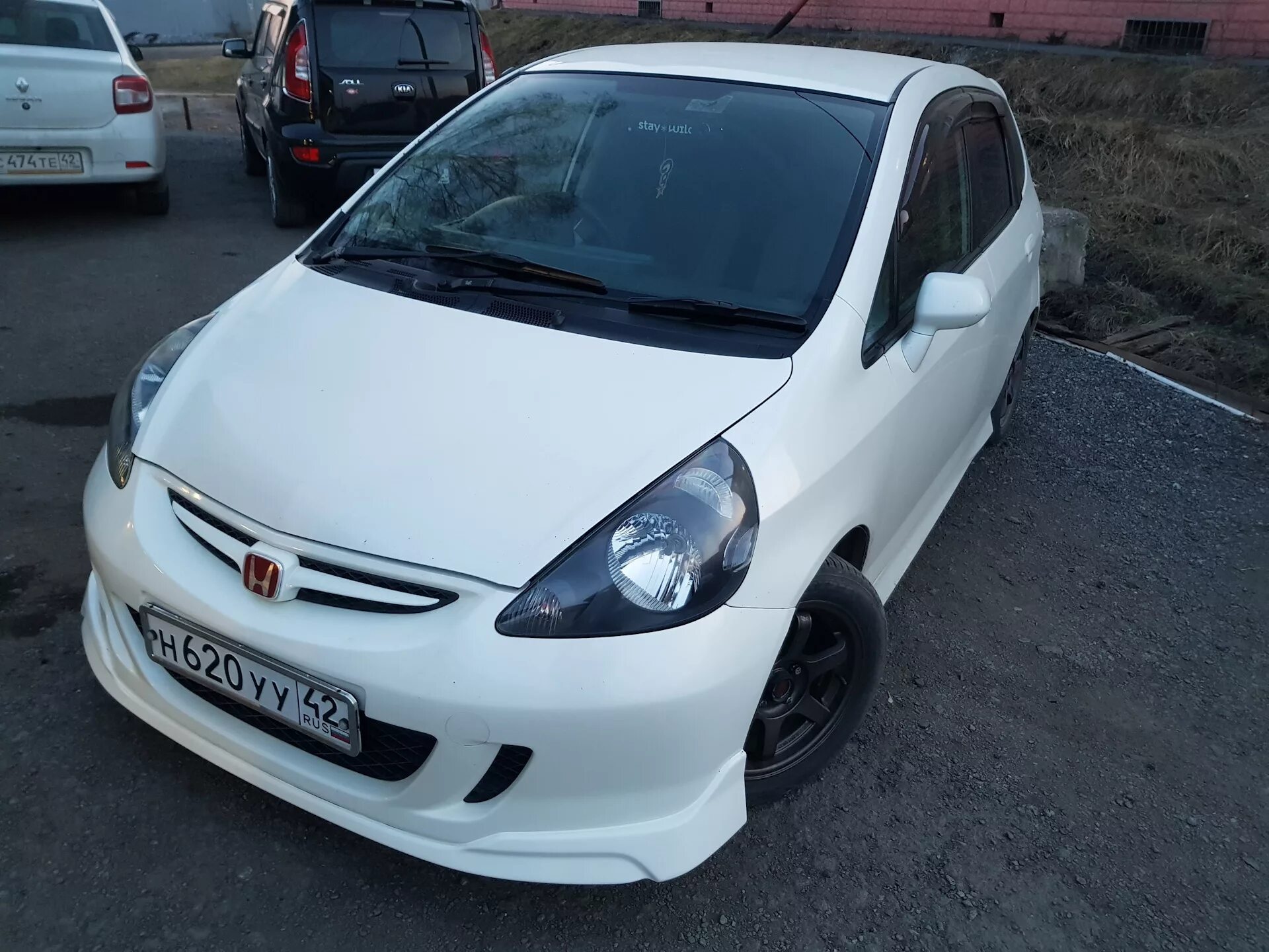 Хонда фит 2002. Honda Fit 1.5. Хонда фит 2003 белый. Хонда фит 2002 1,5.