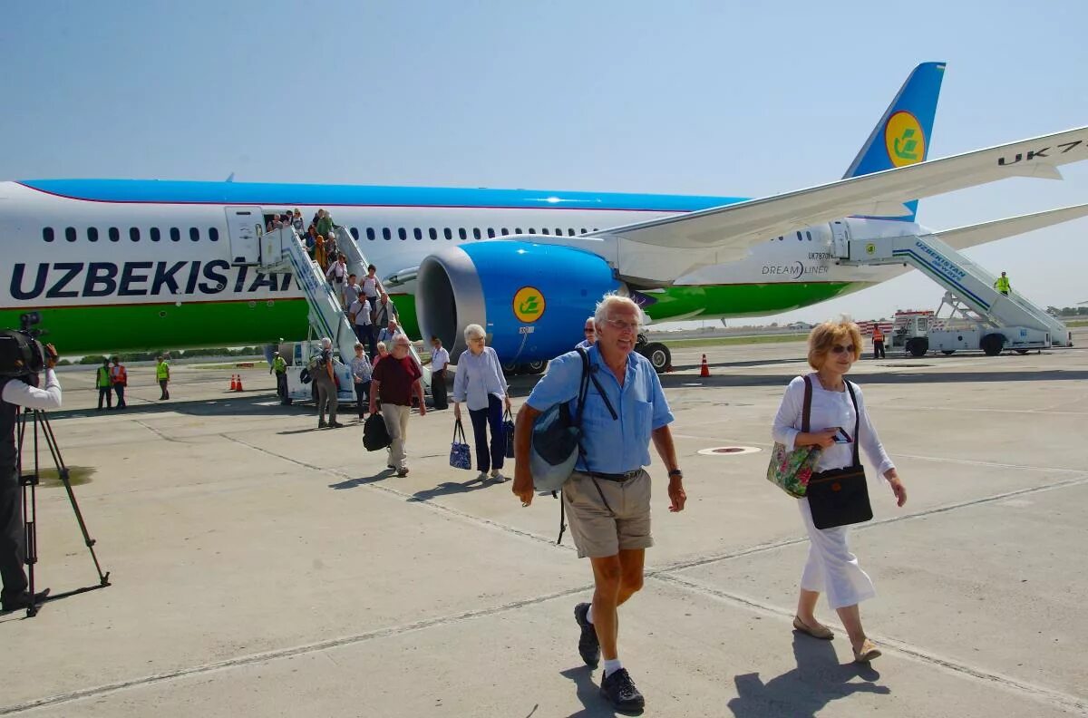 Узбекистан авиакомпания хаво йуллари. Аэропорт Uzbekistan Airways аэропорт. Международный аэропорт «Бухара́» Узбекистан. Узбекистон хаво йуллари Ташкент аэропорт. Авиабилеты хаво йуллари москва ургенч