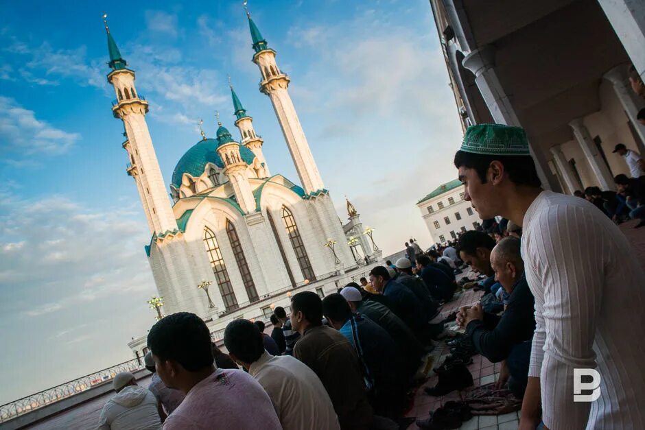 Курбан байрам в апреле. Мечеть Казань кул Шариф Курбан байрам. Имам мечети кул Шариф. Кул Шариф с Ураза байрамом Казань. Татарстан праздников Ураза-байрам и Курбан-байрам.