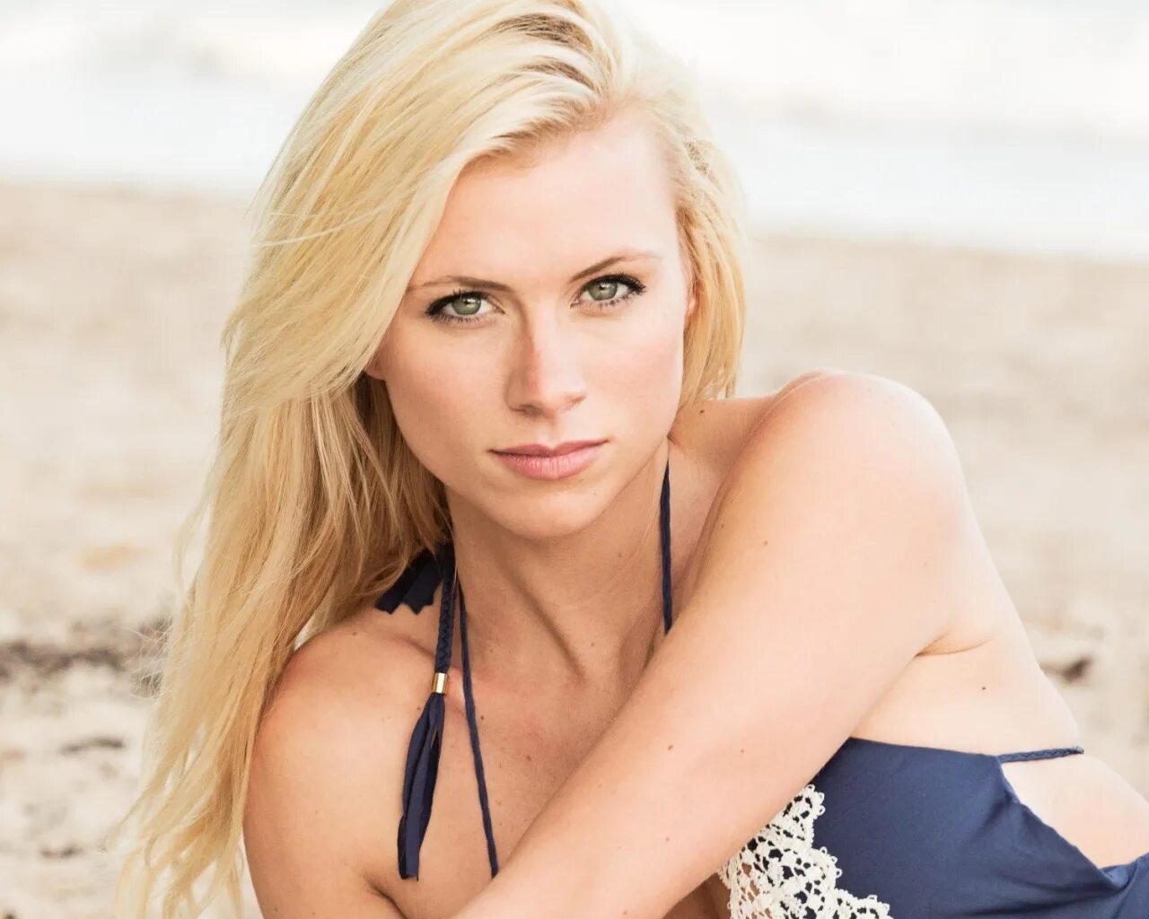 Katie blonde. Блондинка кэти. Кэти гэннон. Katie blonde. Кэтрин макнамара блондинка.