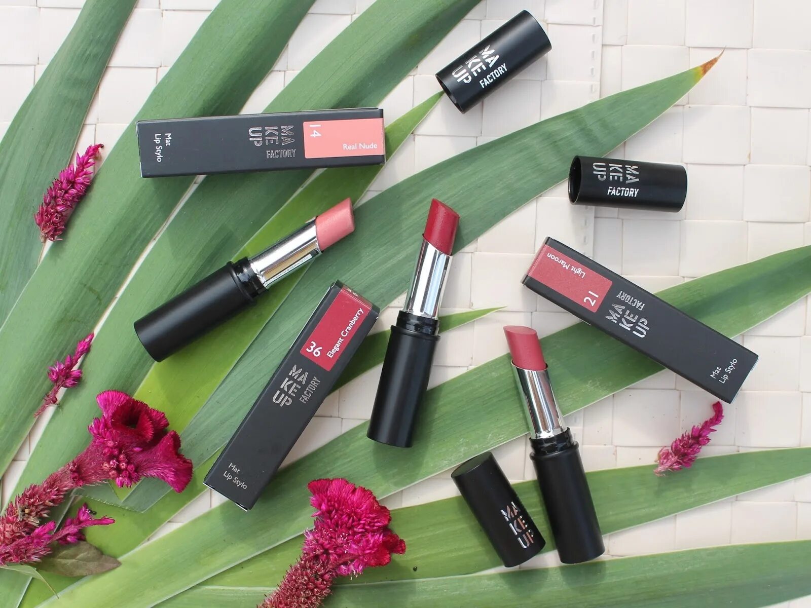 Make up factory lip color. Make up factory mat lip stylo 18. матовая помада makeup factory свотчи. make up factory жидкая помада матовая. make up factory губы make up factory velvet mat.
