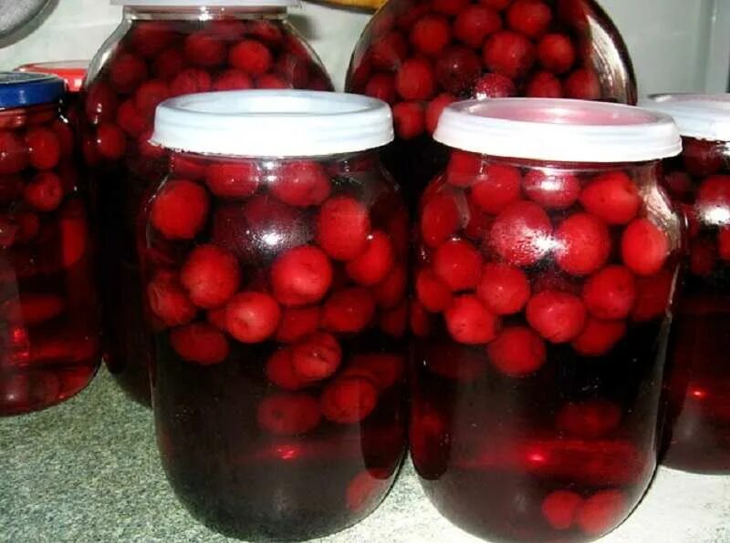 Компот из вишни на зиму. Компот из вишни. компот из вишни с косточками. компот из вишни с косточками на зиму.