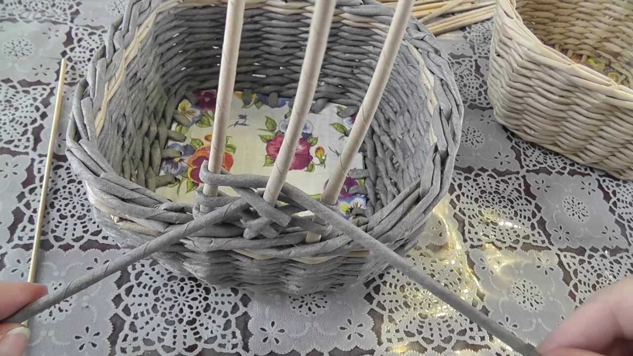 Ручки для плетеной корзины. Ручки для плетеной корзины. Ручки для плетеной корзины. Плетение ручки для корзины из бумажной. Плетение ручки для корзины из бумажной.