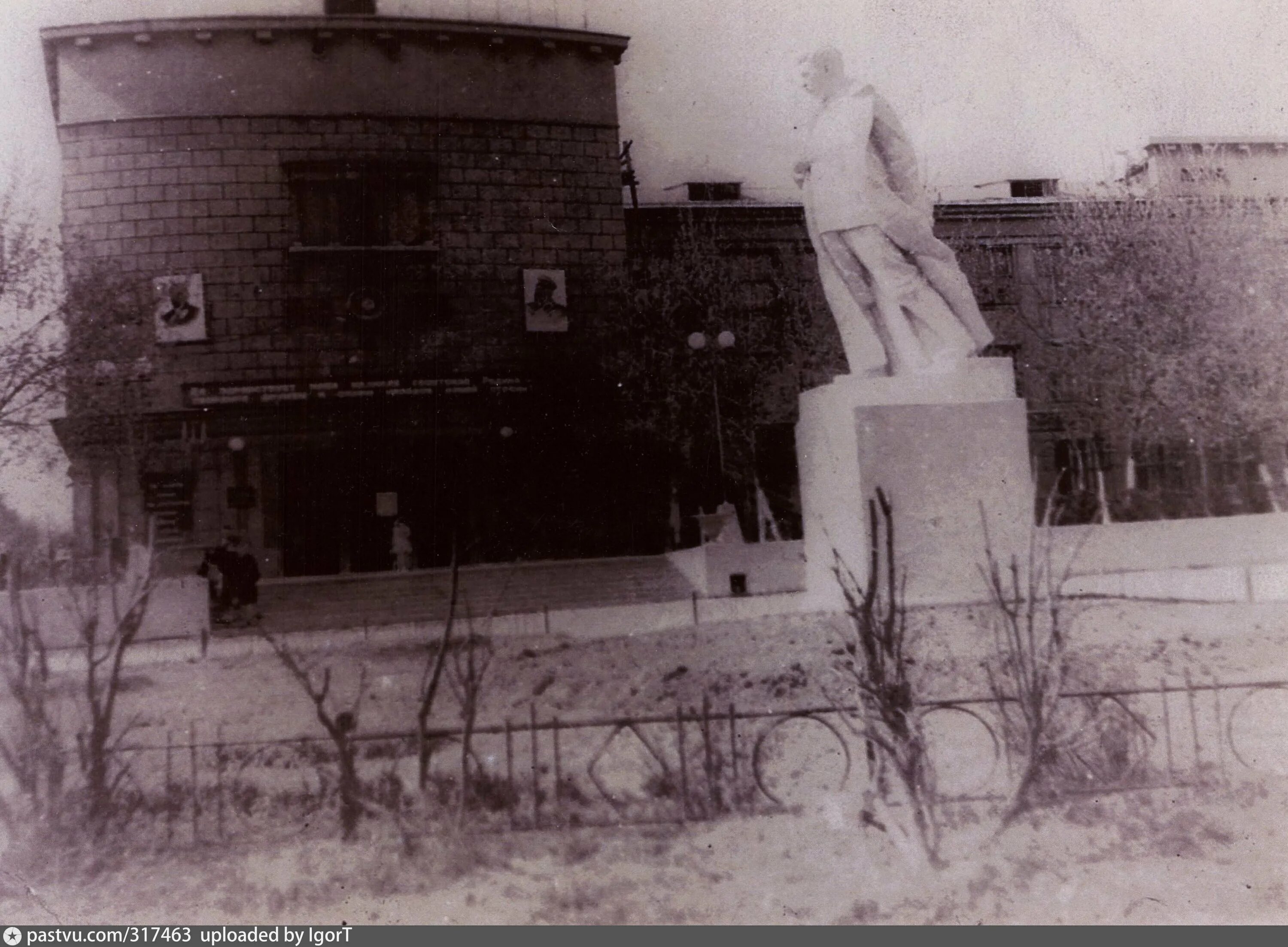 Городок институт. ЦНИИС институт пути Свиблово. Свиблово 1960. Городок института пути Свиблово. Памятник Сталину институт пути.