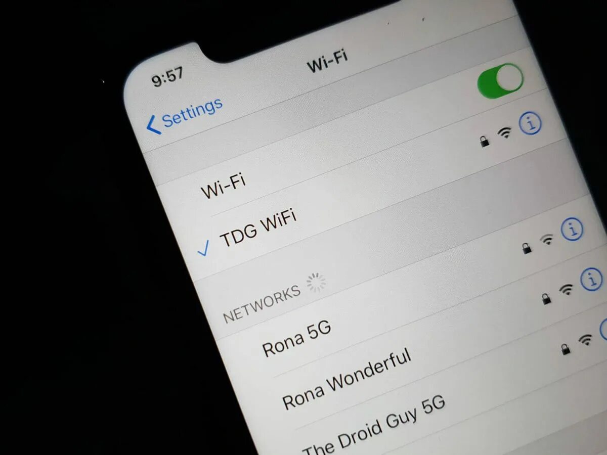Айфон wifi. Вай фай на айфоне. сеть вай фай айфон. айфон 11 wifi. сети wifi на айфоне 12.