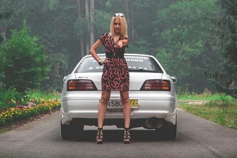 Девушка юла