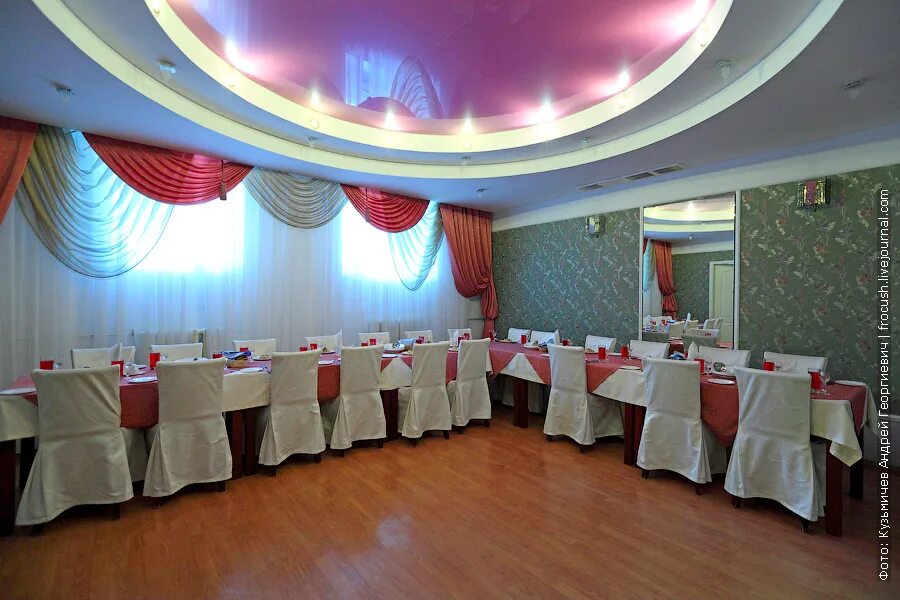 Санаторий волга балаково саратовской. Сгк изумруд. Гостиница изумруд балаково. Изумруд банкетный зал балаково. Санаторий волга фсс.