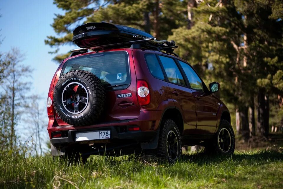 Нива шевроле с пробегом алтайском крае. Chevrolet Niva внедорожный. Нива Шевроле 2002. Шеви Нива драйв 2. Компас в ниву Шевроле.