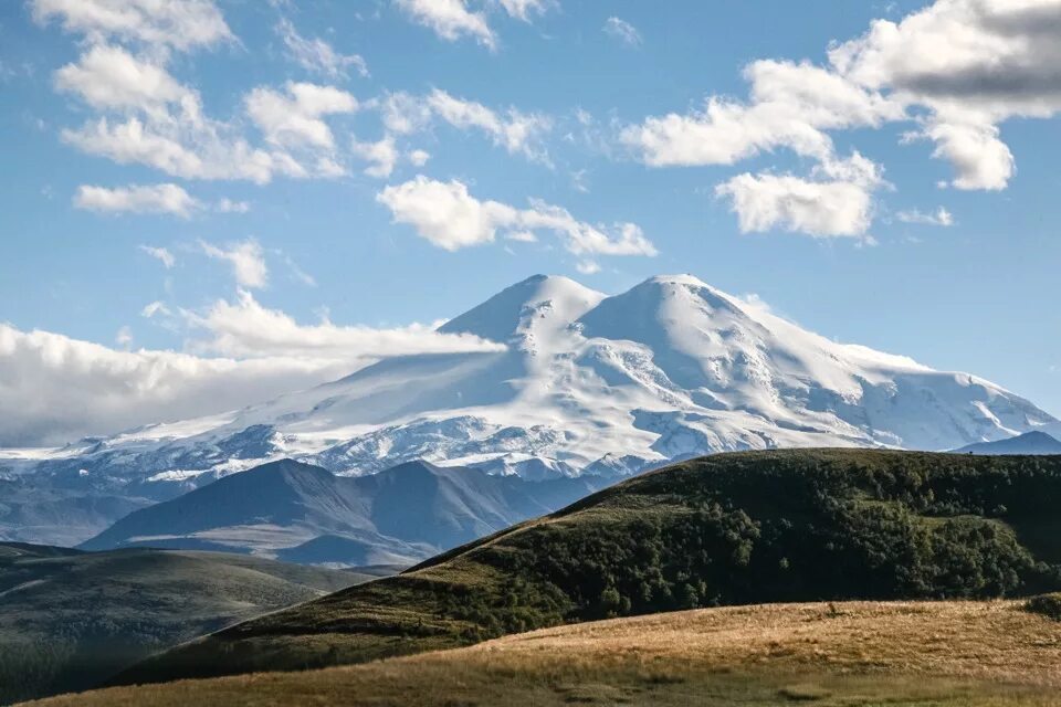 6 великих гор. Гора Эльбрус. Нальчик Эльбрус. Нальчик горы Эльбрус. Вулкан Эльбрус.