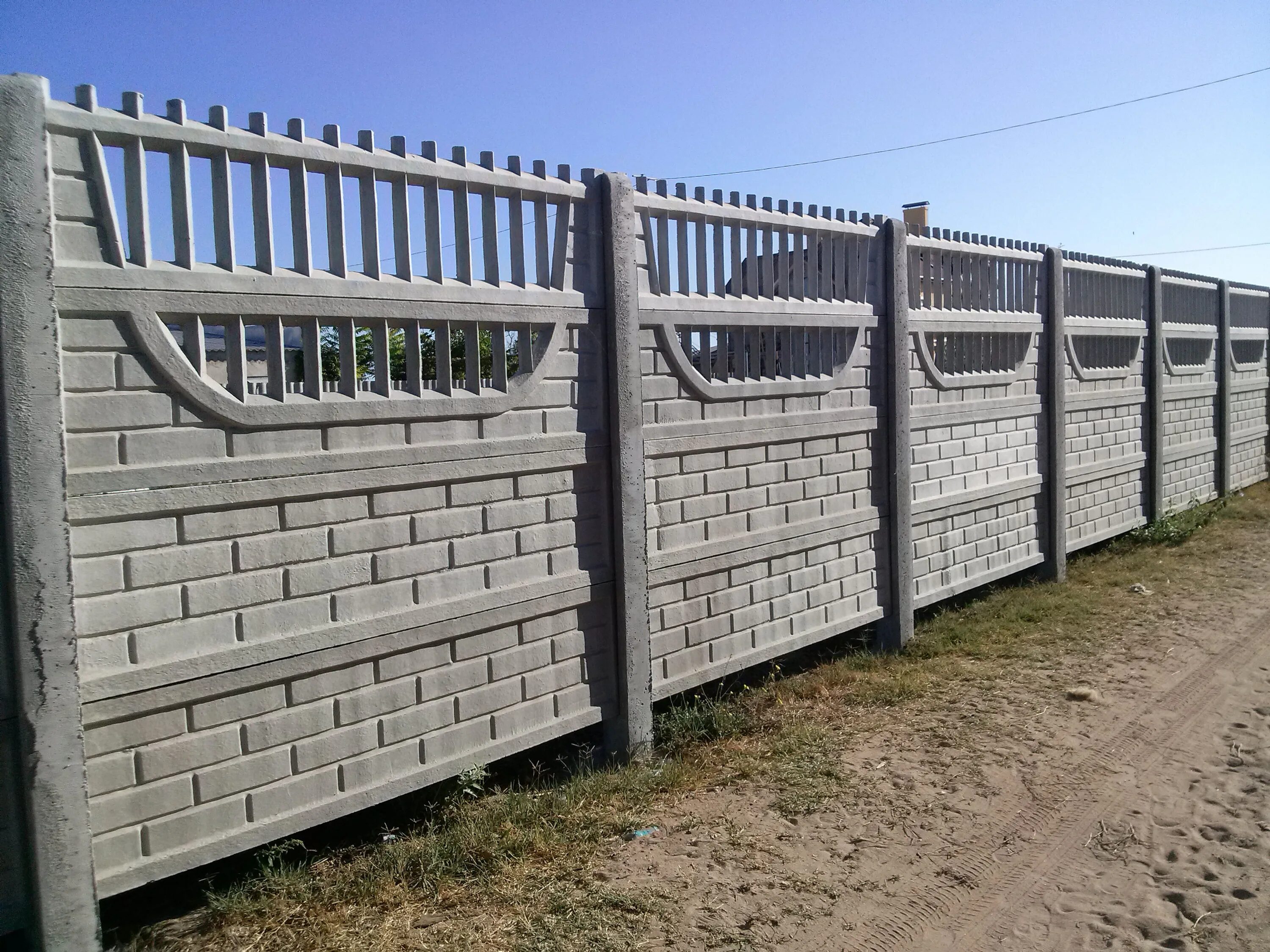 Забор из бетонных панелей. Еврозабор бетонный 2000 500. Забор бетонный 1.87. Еврозабор из бетона ПМР. Еаро заборы в Приднестровье.