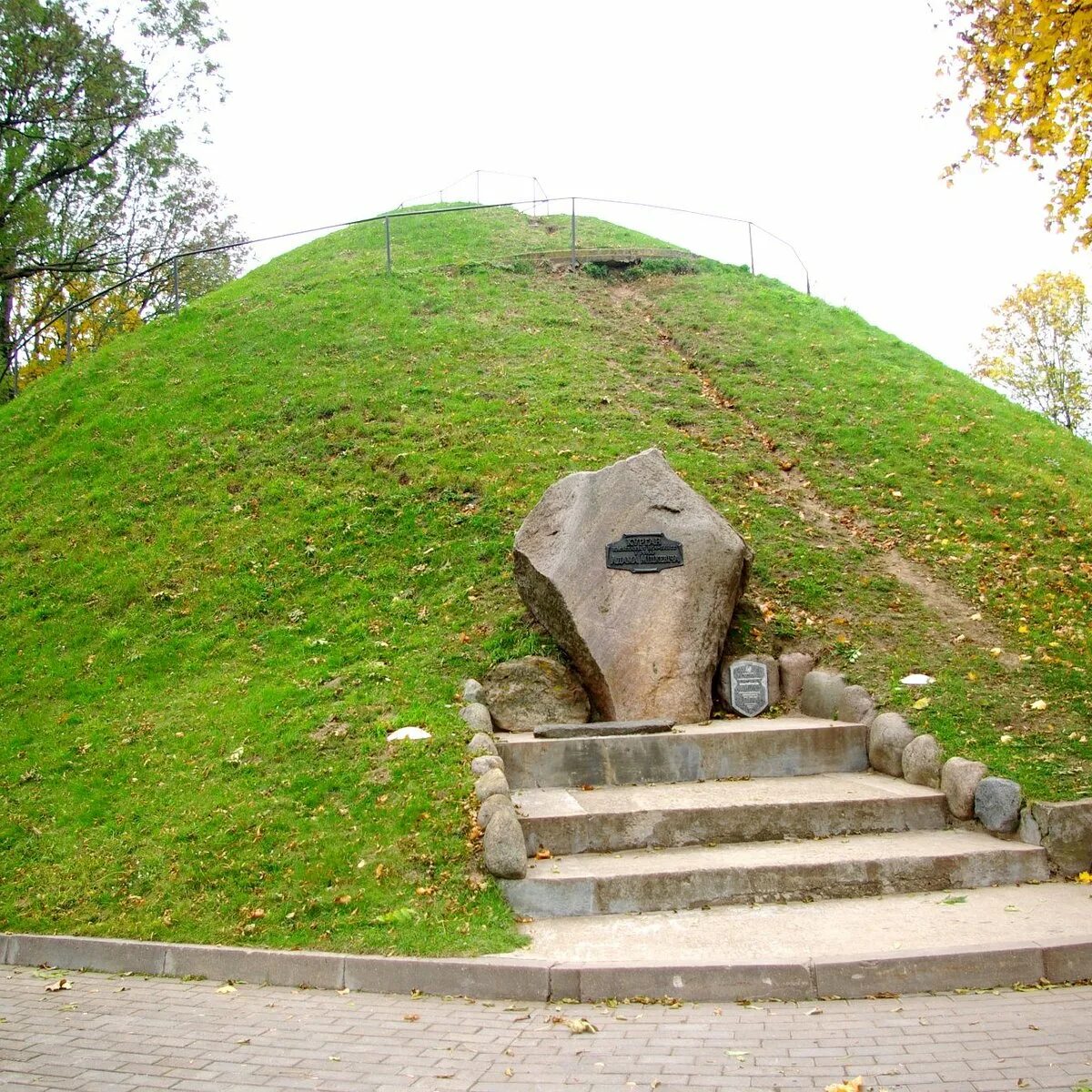 Новогрудок сад. Курган адама мицкевича новогрудок. курган беларусь. курганы дреговичей. скандинавские курганы.