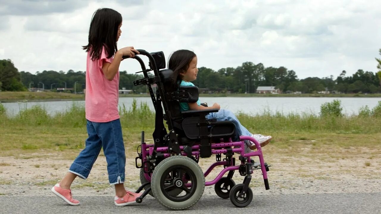 Инвалидность дети с рождения. Disabled children. Children with Disabilities. Дети с особыми потребностями фото. Wheelchair child.