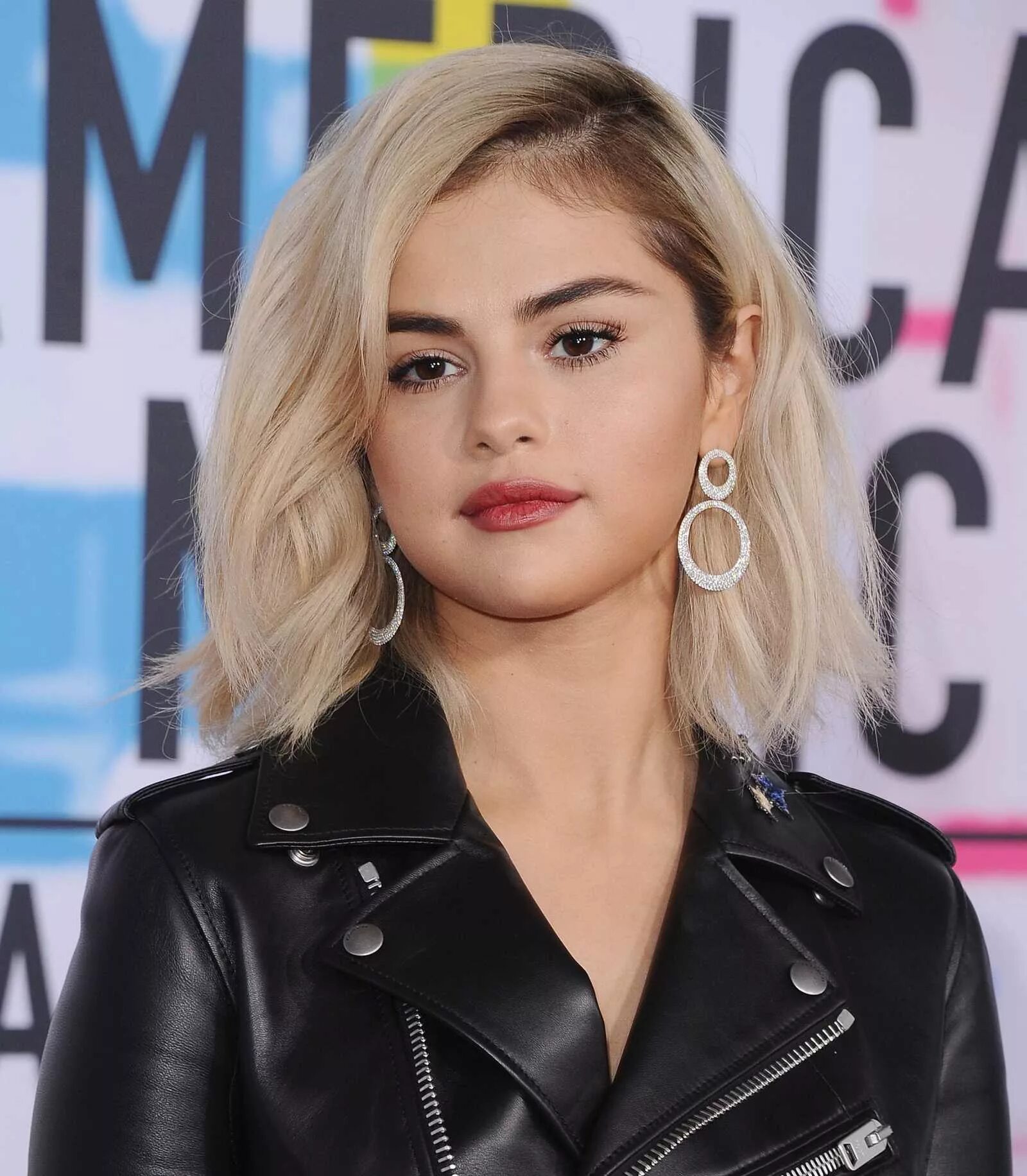 Blonde 2017. Selena Gomez blonde 2021.