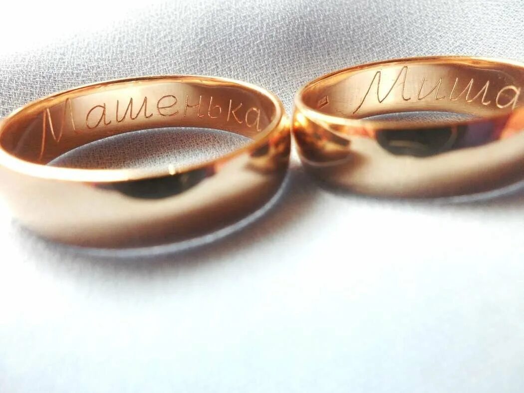 Гравировка на кольцах. Лазерная гравировка на обручальных кольцах. Лазерная гравировка кольца внутри. Гравировка на обручальных кольцах. Гравировка на кольцах.