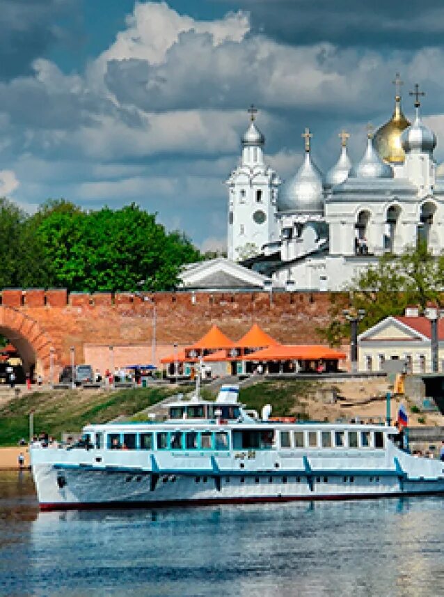 Заказ воды великий новгород. Великий Новгород прогулка по Волхову. Экскурсия по реке Волхов в Великом Новгороде. Теплоходные экскурсии в Великом Новгороде. Речная прогулка по Волхову в Великом Новгороде.