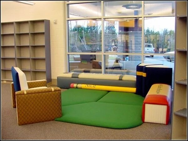Диван под эркер. Модульный диван cubit sofa. Диван для холла. Диван у ока в гостинной. Модульный эркерный диван трансформер.