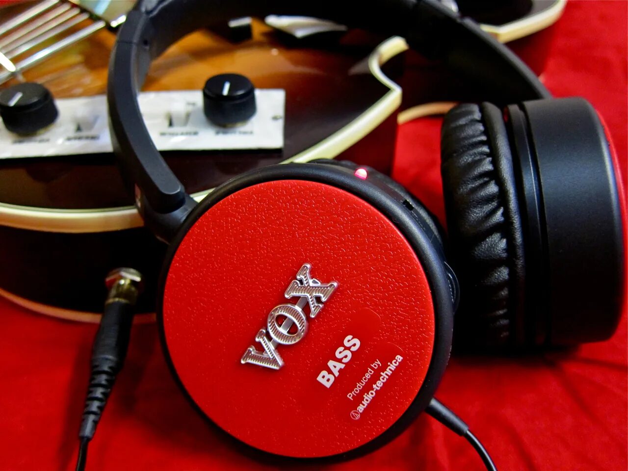 Vox Bass Headphones. Наушники Vox Amphones lead. Наушники для бас гитары Vox Amphones. Vox AMPLUG 2.