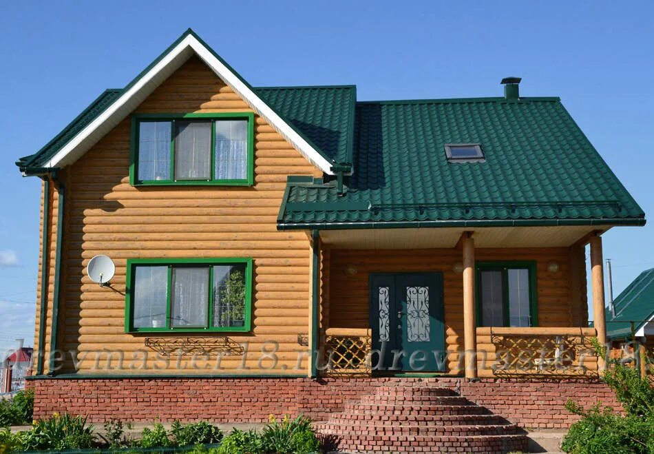 Покрасить дом в зеленый цвет. Деревянный дом с зеленой крышей. Деревянные дома с зеленой крышей. Дом из бруса с зеленой крышей. Бревенчатый дом с зеленой крышей.