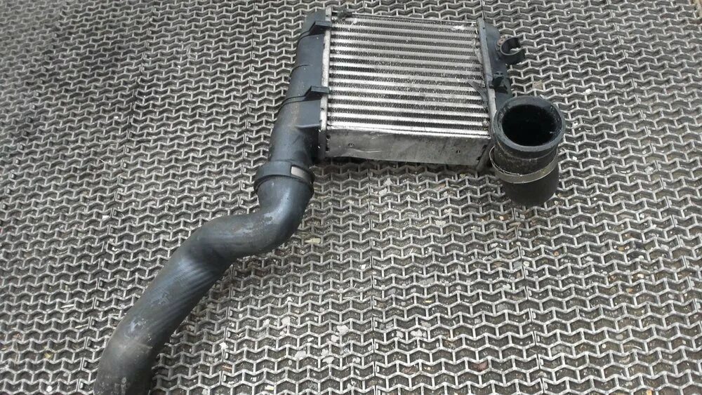 Интеркулер ауди а4. А6 с5 интеркулер. Интеркулера ауди а6 с6. Интеркулер пассат б5 1. Правый интэркуллер ауди а6с5 2.