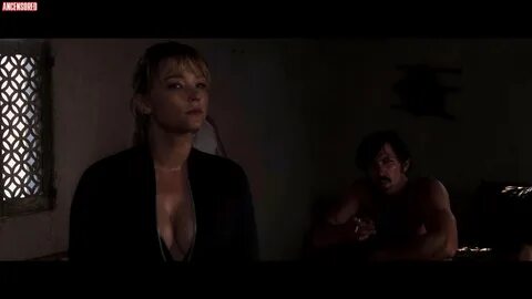 Хейли Беннетт nude pics.