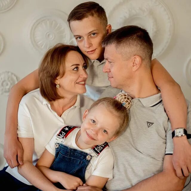 Семейный 20. Семейный 20. Семья ефановых липецкая область. Родители и дети. Семейный нудизмиус.