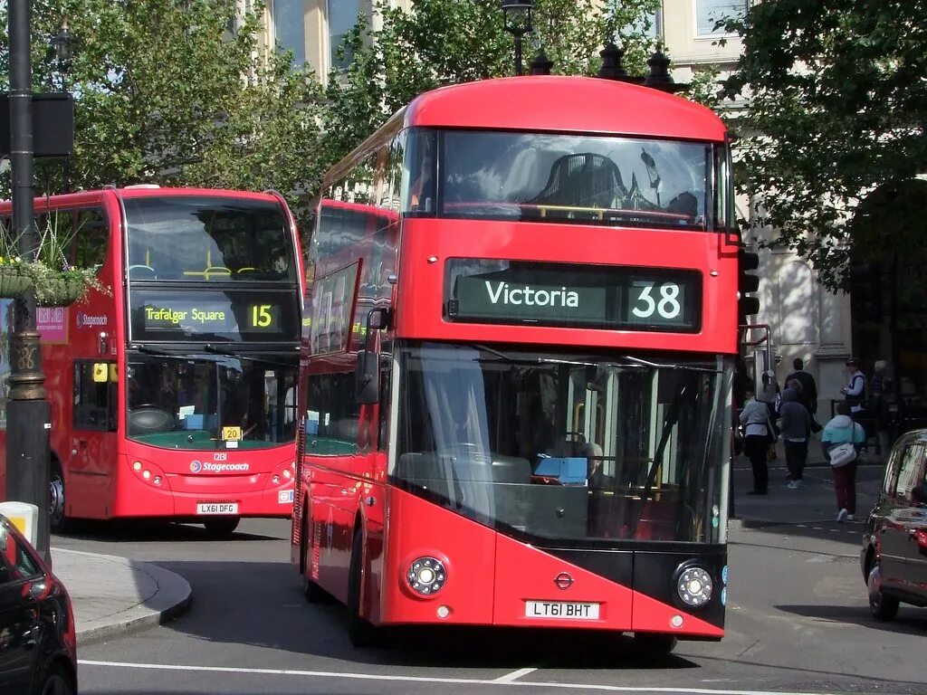 Автобус номер девять. Автобус Лондон. Автобус картинка. Nissan London Bus. Лондонский автобус вид сбоку.