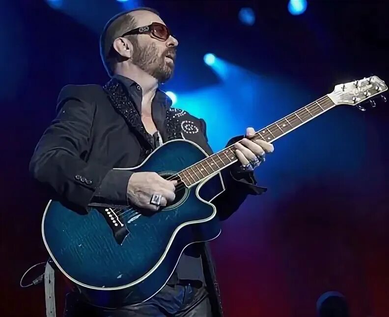 Стюарт саксофон и гитара дэвид синди. Стюарт, дэвид eurythmics 2025. дэйв стюарт британский музыкант.
