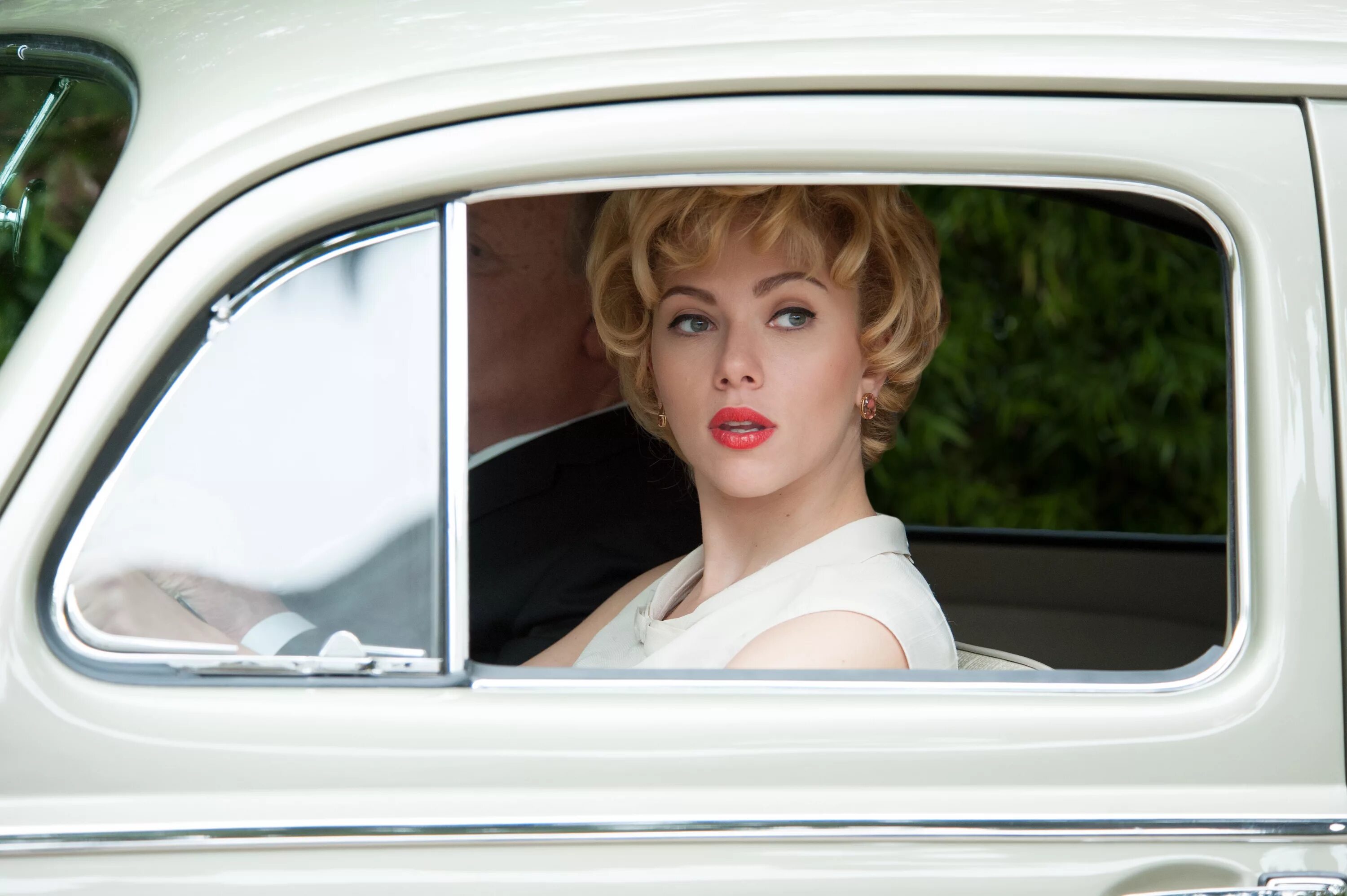 Дама в автомобиле книга. Scarlett Johansson. Хичкок кадры.