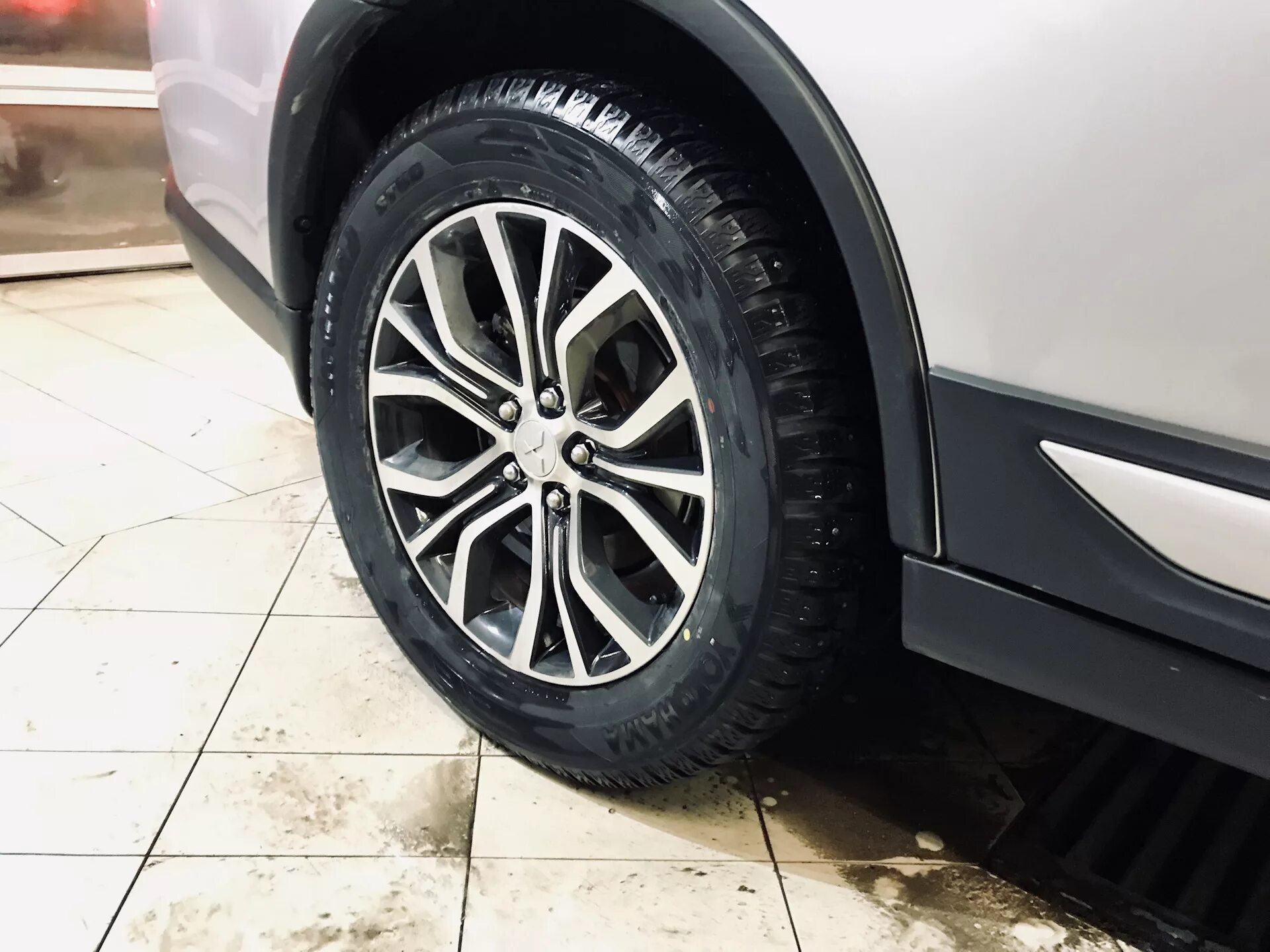 Mitsubishi outlander резина. Outlander 255/55r18. Колеса Mitsubishi Outlander r18. 255/55 R18 Outlander XL. Резина на Митсубиси Аутлендер 3.