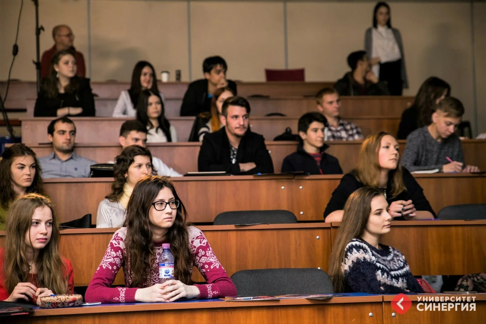 После какого класса нужно поступать в колледж. Учеба в колледже. Вуз после колледжа. Колледж заочно. После колледжа в институт.