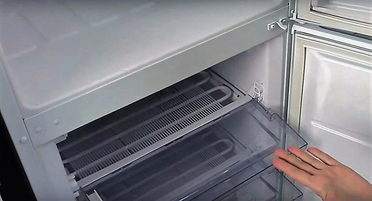 Холодильник Атлант 4721-101 размораживаем морозильное отделение. Whirlpool wbr 3012 w. Разморозка морозильной камеры. Крепление для морозильной камеры. Как разморозить морозилку атланта