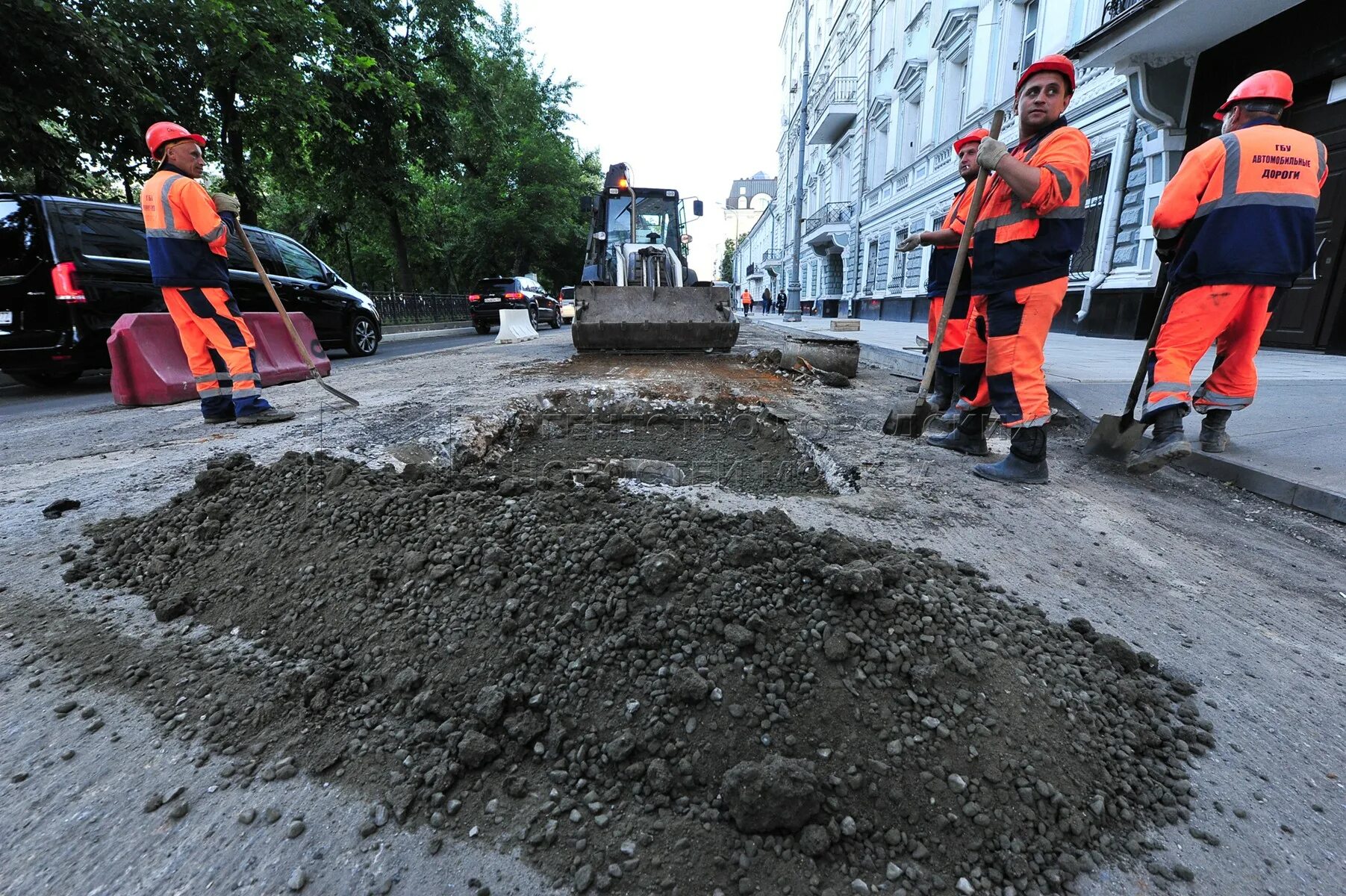 Ремонт дорог. Московские дороги. Ремонт дорожного полотна. ГБУ автомобильные дороги. Государственное бюджетное учреждение дорожное