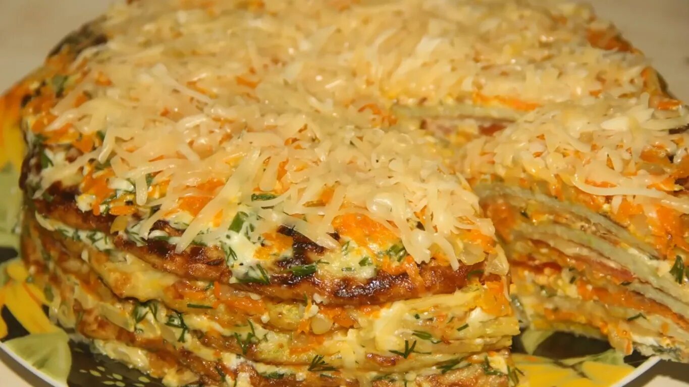Торт из кабачков с чесноком и майонезом. Кабачковый торт. торт из кабачков. кабачковый торт с морковью и луком. торт из кабачков с луком и морковью.
