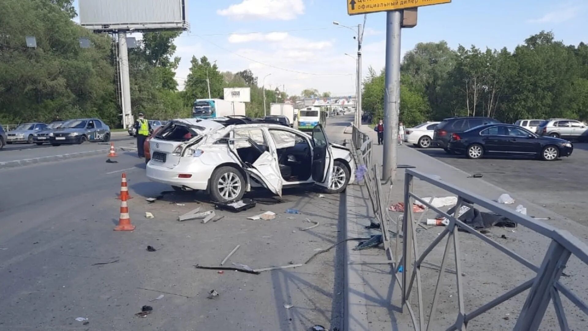 Происшествия новосибирск вчера и сегодня. Авария на большевистской. Смертельное ДТП В Новосибирске. Авария на большевистской Новосибирск вчера.