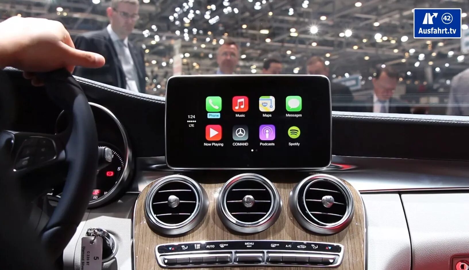 Carplay android экран. W205 carplay. apple carplay mercedes. carplay мерседес w205. apple carplay mercedes w204.