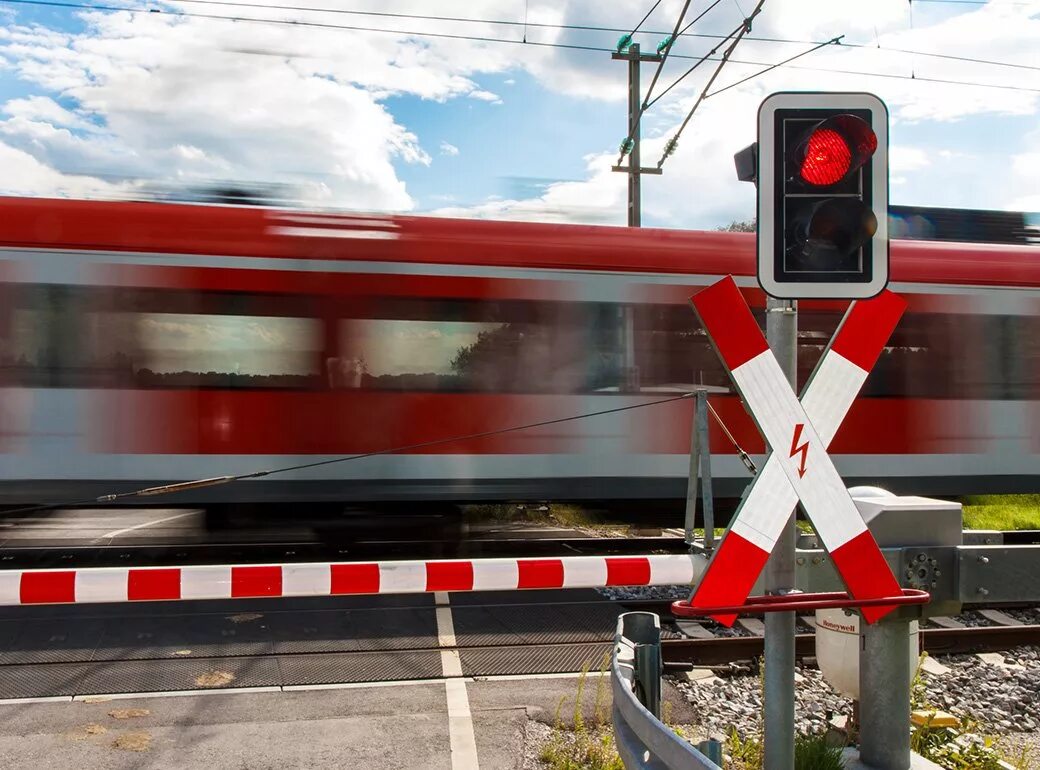 Level crossing. Железнодорожныйперерезд. Шлагбаум Железнодорожный. Жэлезнадорожныйпириед. Железнодорожный переезд.