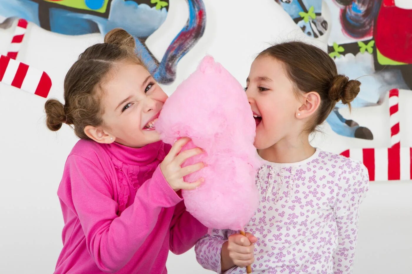 You ever eat candy floss. Сладкая вата. Дети с сахарной ватой. Ребенок со сладкой ватой. Вата для детей.