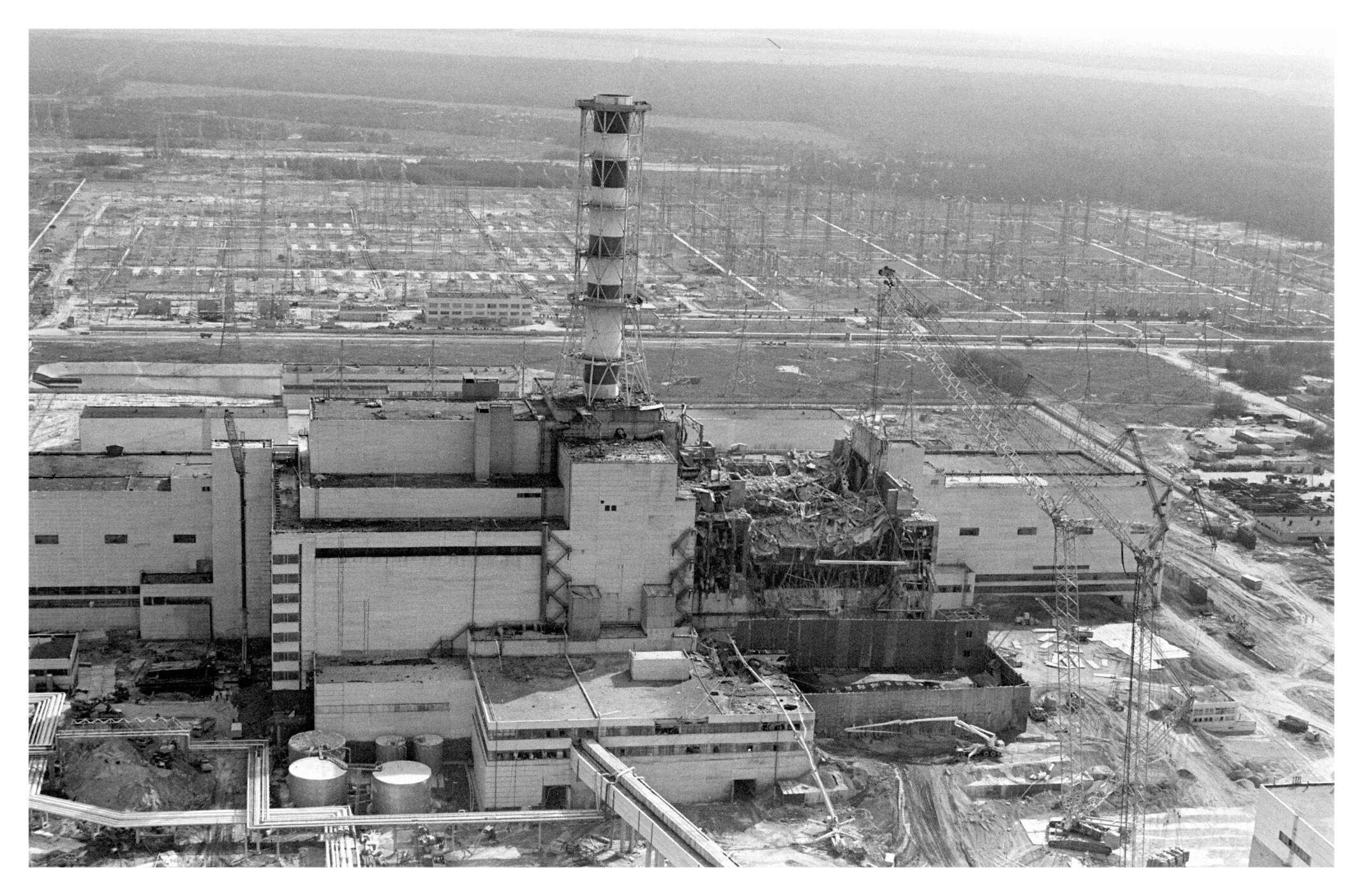 Чернобыльская атомная электростанция. 4-Й энергоблок Чернобыльской АЭС. 4 Энергоблок ЧАЭС 1986. Чернобыль атомная станция 4 энергоблок. 4 Энэрго балок Чернобыльской АЭС.