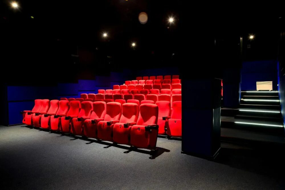 Кинотеатр россия курган внутри. Кинотеатр каро калининград. Холоп 2 кинотеатр балашиха. Киномакс колпашево. Россия москва улица охотный ряд 2 кинотеатр москва.