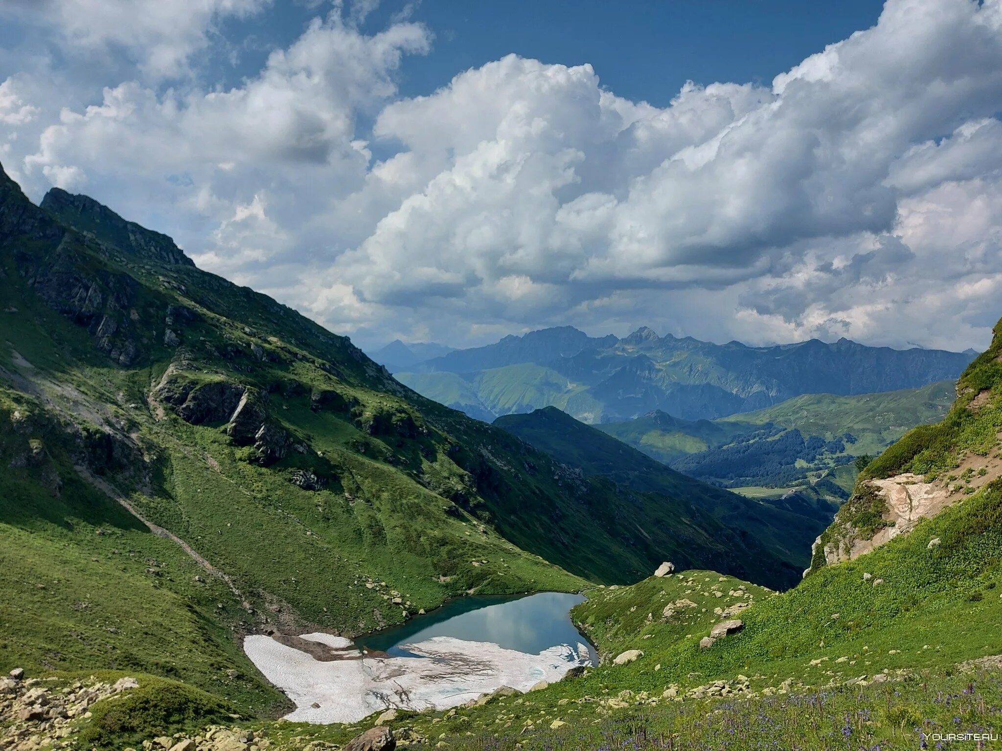 Альпийские луга абхазии, пыв. Альпийские луга абхазии, пыв. Гора пыв абхазия. Перевал пыв альпийские луга. Перевал анчхо (пыв).