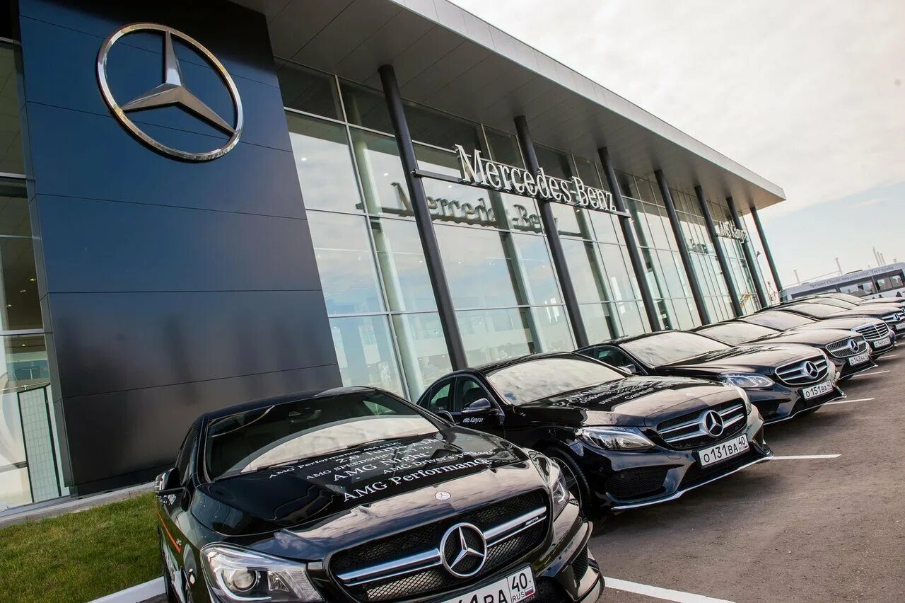 Мерседес 163. Платная стоянка автомобилей. Мерседес с200 белый. Mercedes benz amg 53. Машины с закрытыми номерами.