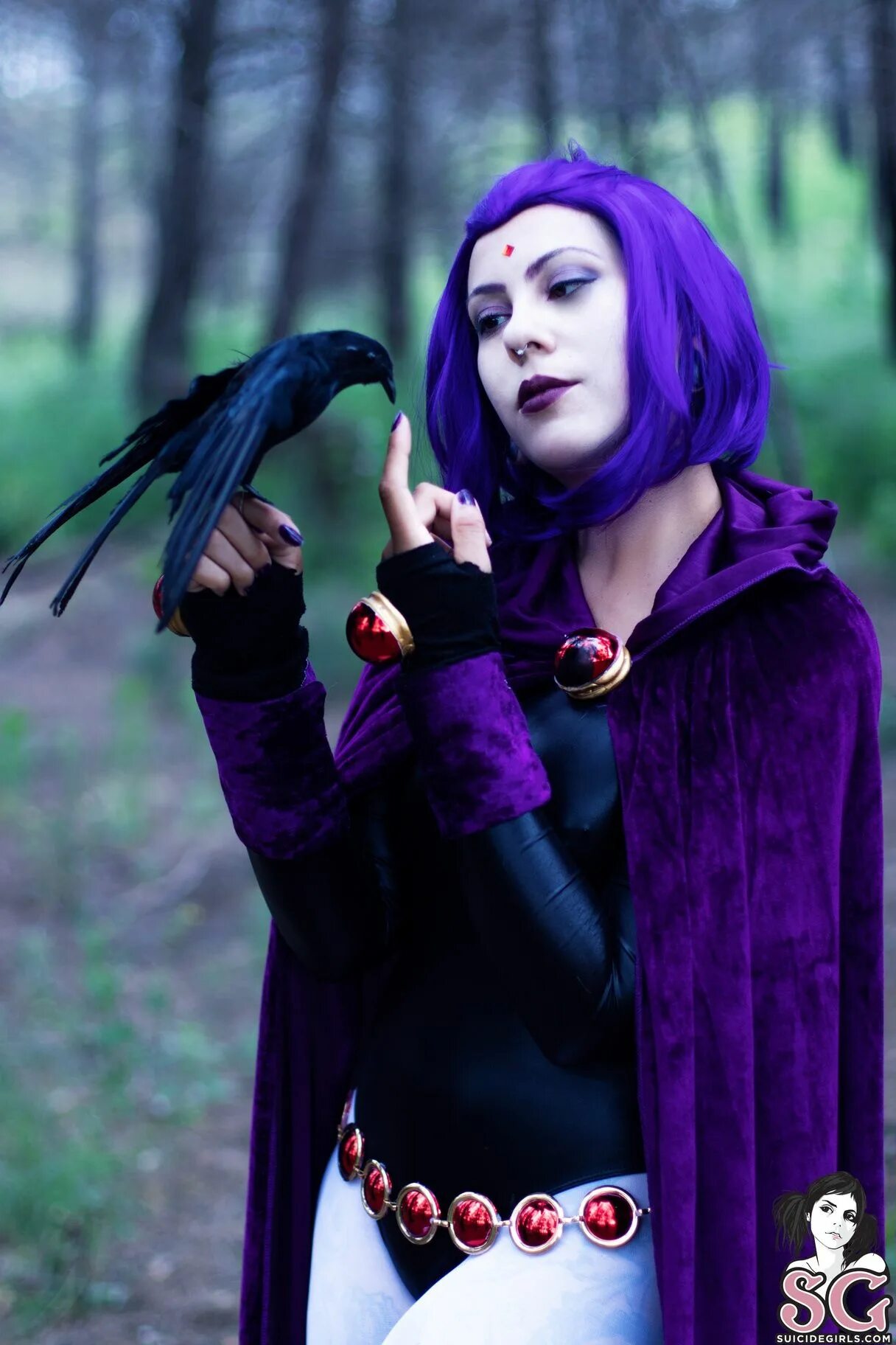 Raven cosplay. Рейвен косплей красная. Рейвен косплей чулки. Рэйвен косплей зад. Купить косплей Raven красного цвета.