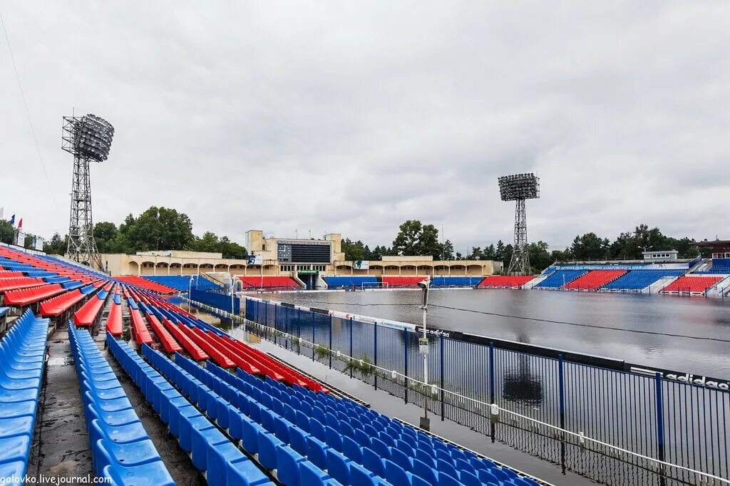 Стадион Ленина Хабаровск. Стадион Ленина Хабаровск наводнение. Стадион имени Ленина Хабаровск фасады. Стадион СКА Хабаровск. Стадион в хабаровске