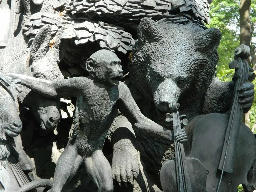 Какое животное воспето в скульптуре центра минска
