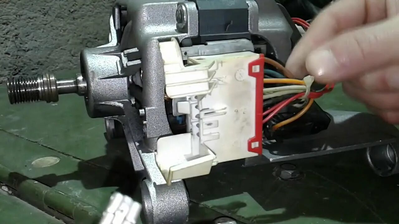 Подключение двигателя от стиральной машины автомат. Асинхронный электродвигатель от стиральной машины 3 провода. цвета проводов двигателя стиральной машины. подключить двигатель от стиральной машины автомат. провода двигателя от стиральной машины автомат.