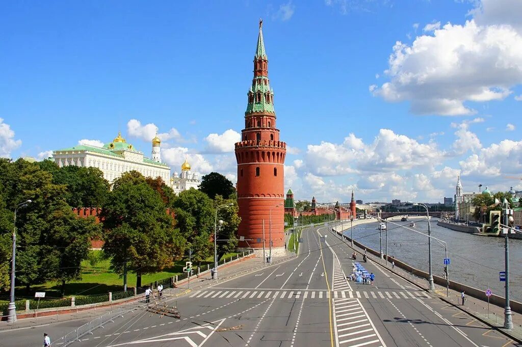 Водовзводная башня московского. Водовзводная (Свиблова) башня. Москва Кремль Водовзводная башня. Водовзводная башня башни Московского Кремля. Свиблова башня Московского Кремля.