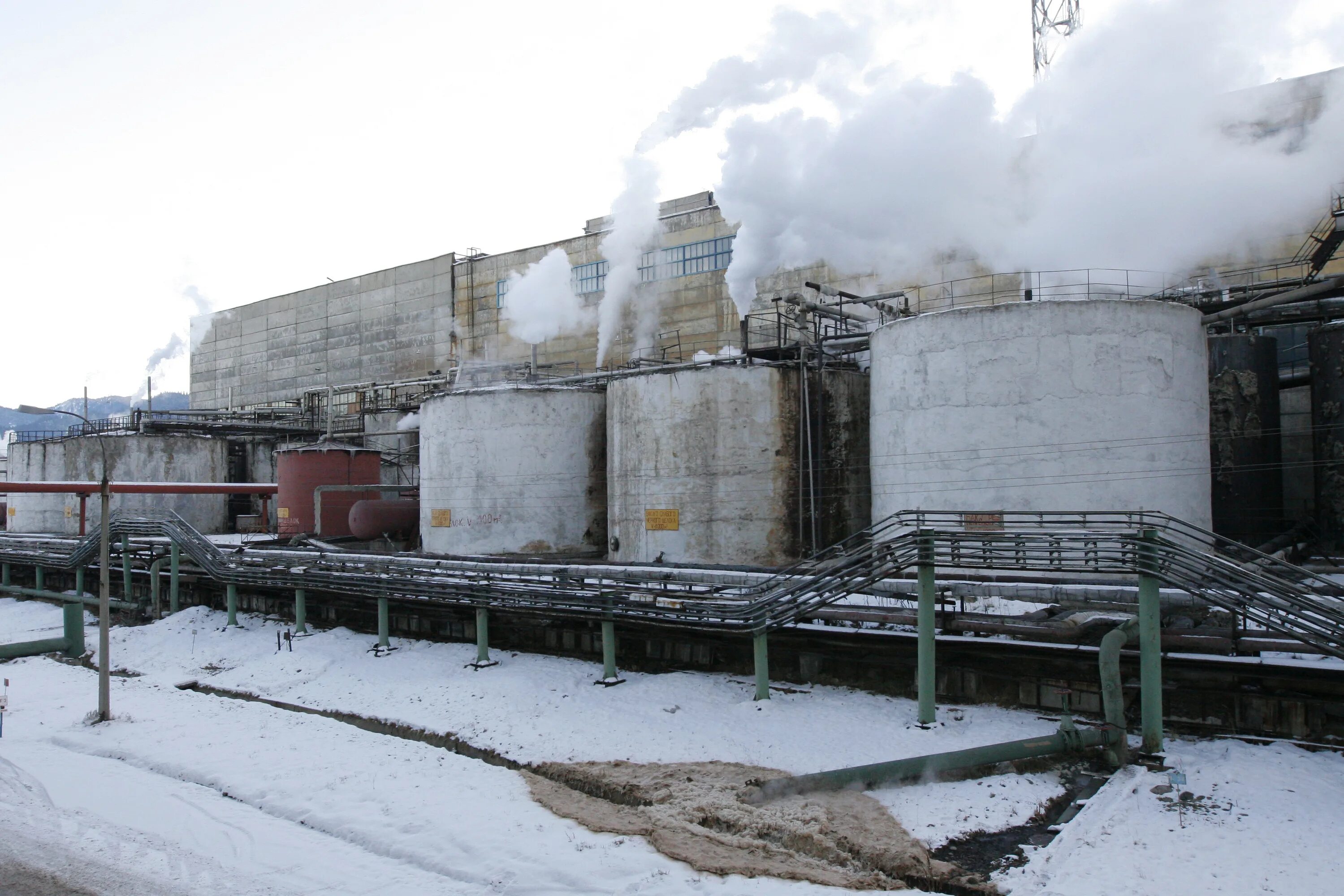 Иркутск целлюлозно бумажный комбинат. Целлюлозно-бумажный комбинат на байкале. Бцбк байкальский целлюлозно-бумажный. Отходы бцбк байкальск. Байкал озеро целлюлозно бумажный комбинат.