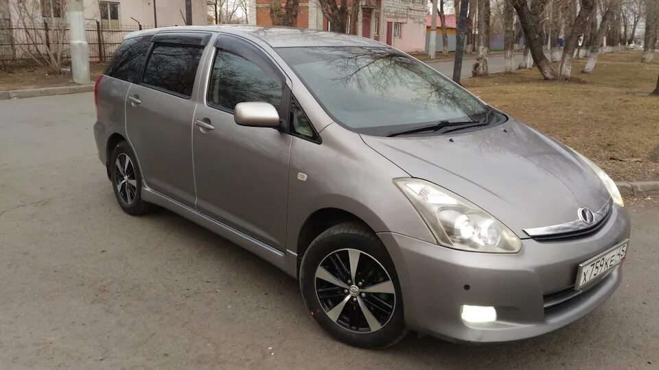 Купить тойоту иркутская область дром. Тойота Виш серый. Toyota Wish Grey. Toyota Wish 1. Toyota Wish 2008 год.