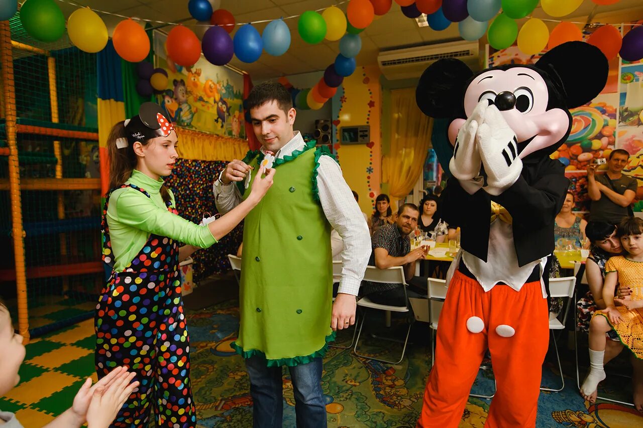 Ростовые куклы на праздник. Анимационная студия. Мультипликационные студии россии. Ростовая кукла. Персонажи аниматоров.